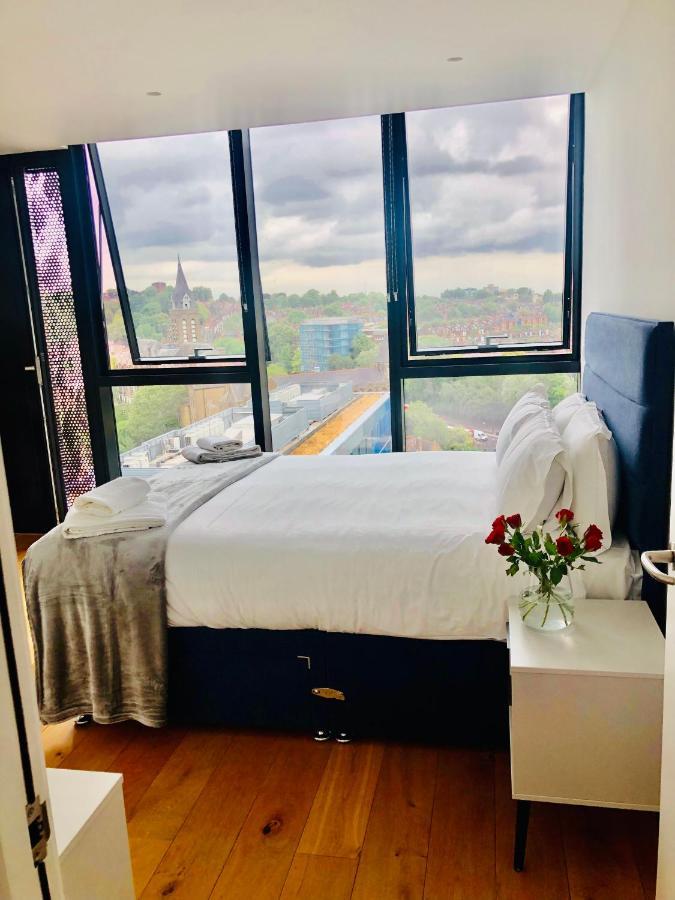 Luxury 2 Bedroom Apartment 20 Min From Central London Ngoại thất bức ảnh